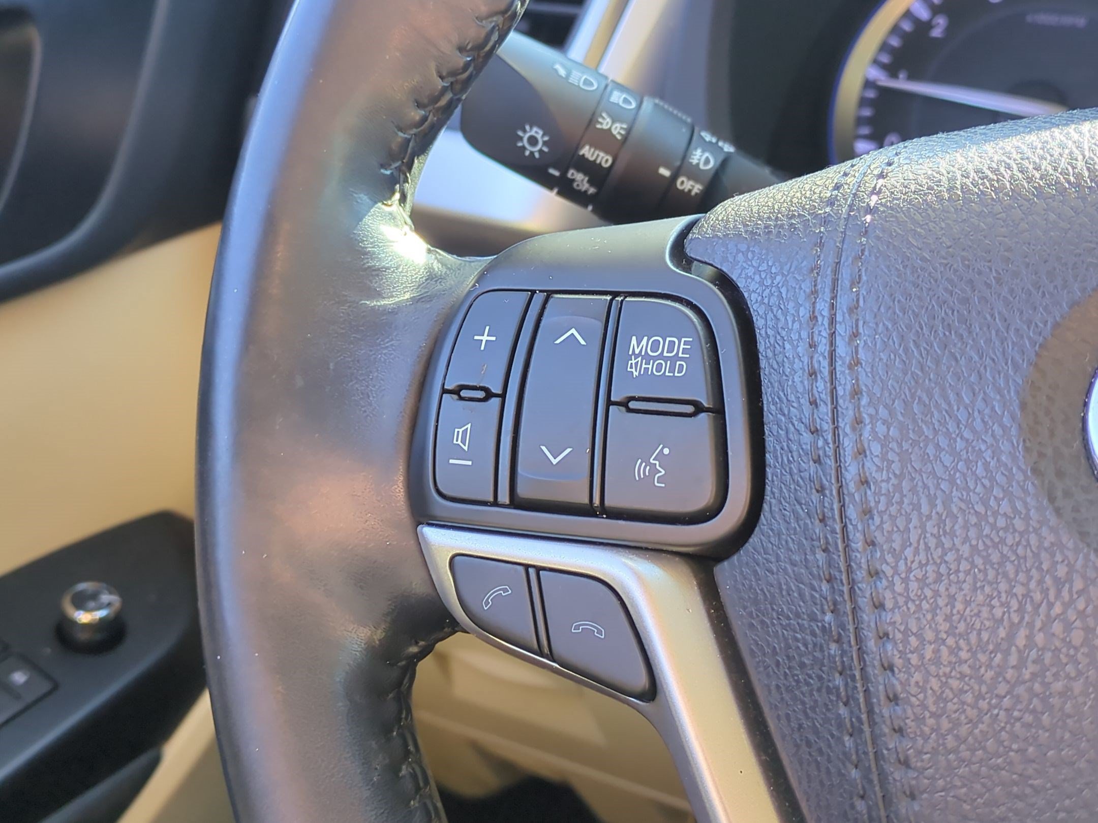 Used 2018 Toyota Highlander XLE AWD/4WD image 17