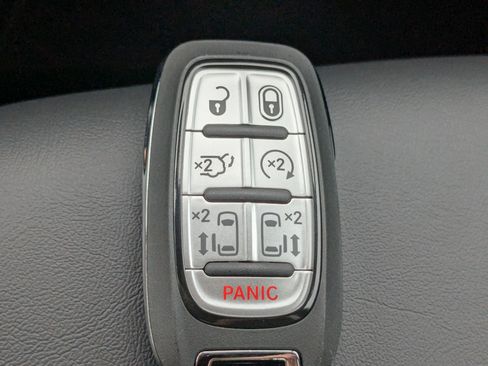 New 2026 Chrysler Pacifica Select image 41