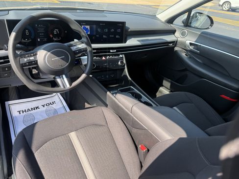 Used 2025 Hyundai Sonata SEL FWD image 18