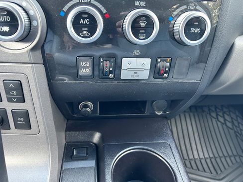 Used 2015 Toyota Sequoia Platinum image 21