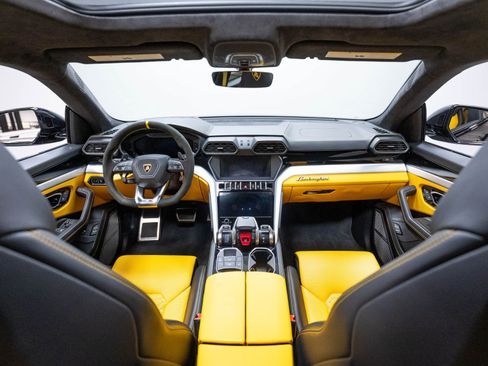 Used 2019 Lamborghini Urus AWD/4WD image 26