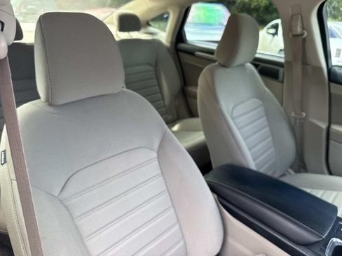 Used 2020 Ford Fusion SE FWD image 16