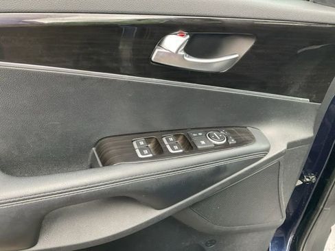Used 2020 Kia Sorento LX image 19