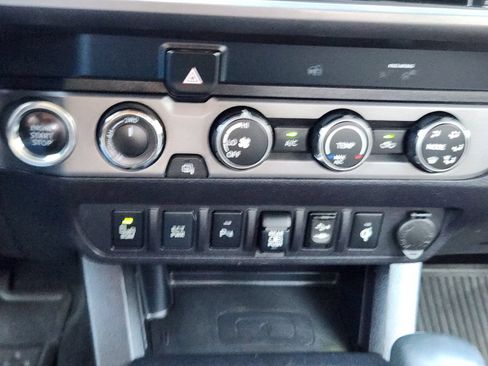 Used 2019 Toyota Tacoma TRD Off-Road w/ Technology Package AWD/4WD image 21