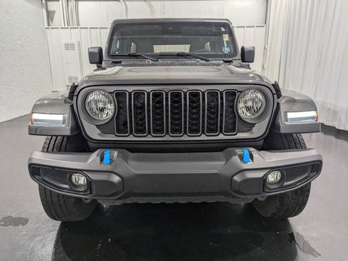 Used 2024 Jeep Wrangler Sport S image 3