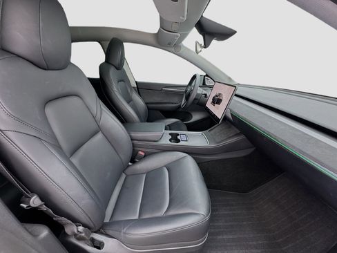 Used 2024 Tesla Model Y Long Range AWD/4WD image 20