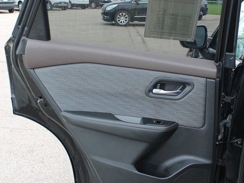 Used 2021 Nissan Rogue SV AWD/4WD image 15