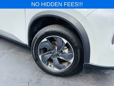 Used 2025 Nissan Rogue SV image 2