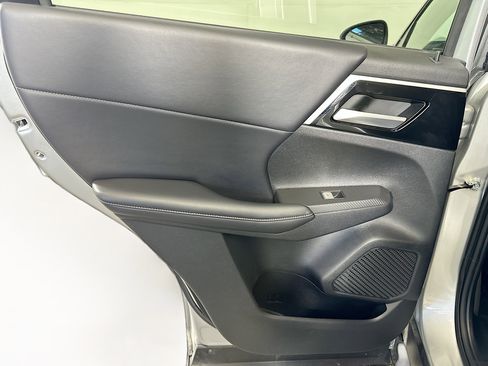 Used 2024 Mitsubishi Outlander SE Black Edition image 27