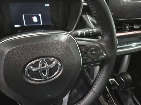 Used 2024 Toyota Corolla Cross XLE w/ Convenience Package image 17