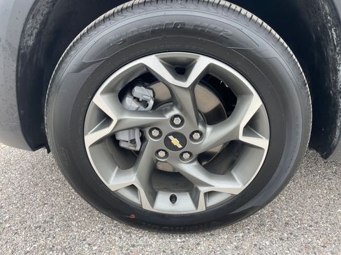 Used 2025 Chevrolet Trax LT w/ LT Convenience Package image 28