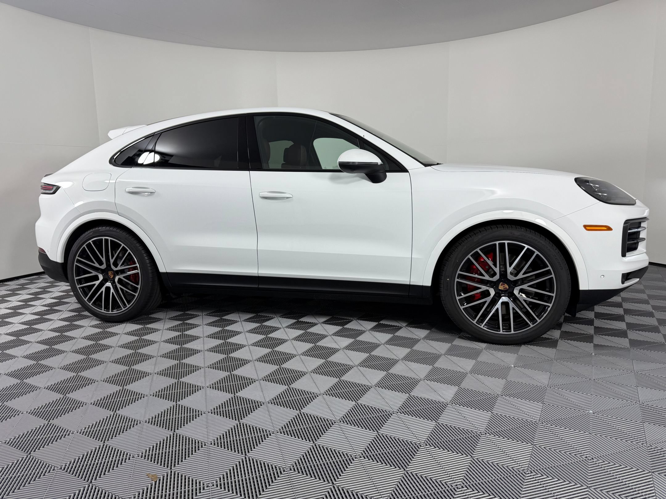 Certified 2026 Porsche Cayenne S AWD/4WD image 8