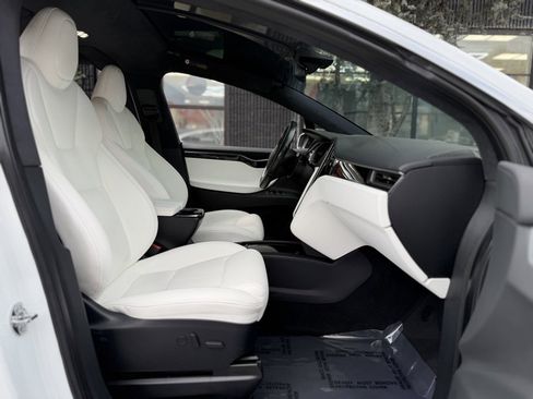 Used 2020 Tesla Model X Long Range image 33