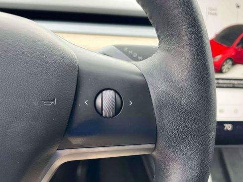 Used 2021 Tesla Model Y Long Range image 25