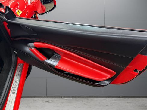 Used 2021 Ferrari F8 Tributo RWD image 16