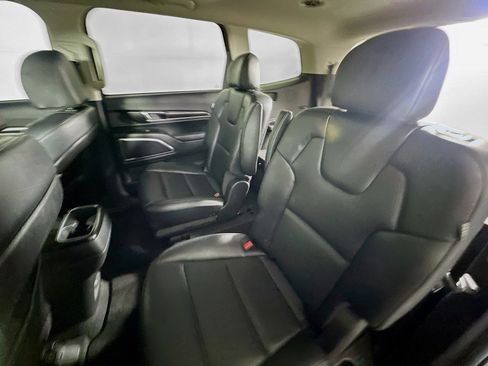 Used 2025 Kia Telluride S FWD image 29