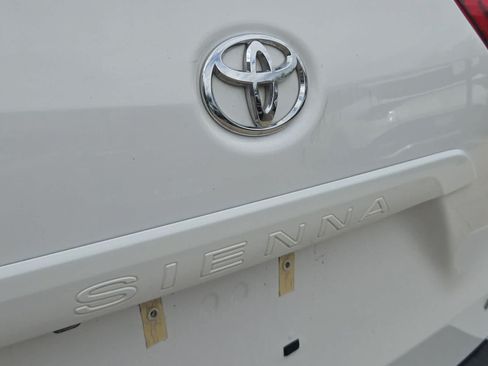 Used 2018 Toyota Sienna LE FWD image 13