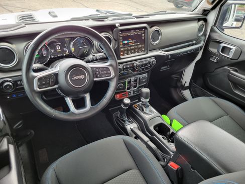 Used 2021 Jeep Wrangler Unlimited Rubicon 4xe w/ Cold Weather Group AWD/4WD image 19