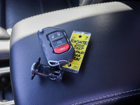 Used 2020 Jeep Wrangler Unlimited Sahara image 12