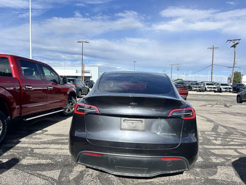 Used 2024 Tesla Model Y Long Range AWD/4WD image 3