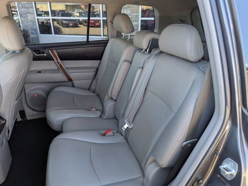 Used 2012 Toyota Highlander Limited w/ Tow Pkg image 25