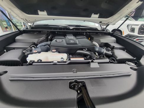 Used 2024 Lexus LX 600 LX 600 Premium 4WD image 28