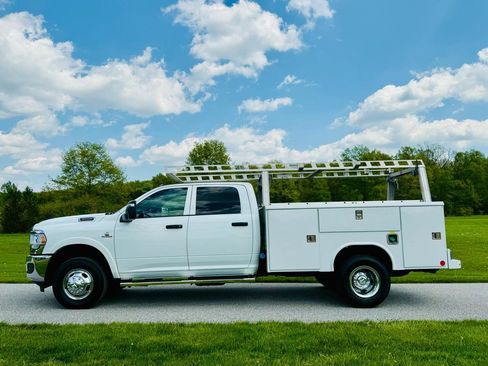 Used 2023 RAM 3500 Tradesman w/ Chrome Appearance Group AWD/4WD image 3