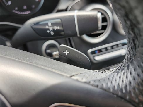 Used 2018 Mercedes-Benz GLC 300 4MATIC w/ Multimedia Package image 11