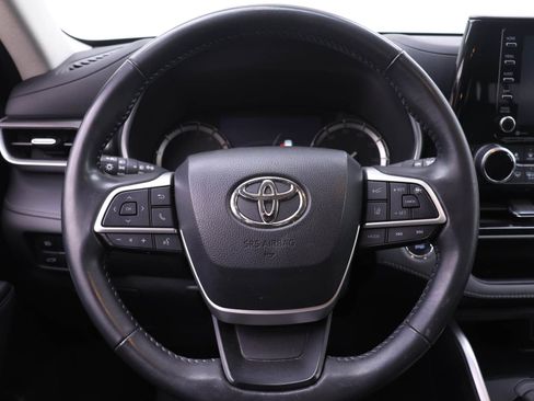 Used 2022 Toyota Highlander XLE image 12