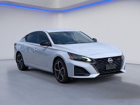 Used 2024 Nissan Altima 2.5 SR FWD image 5