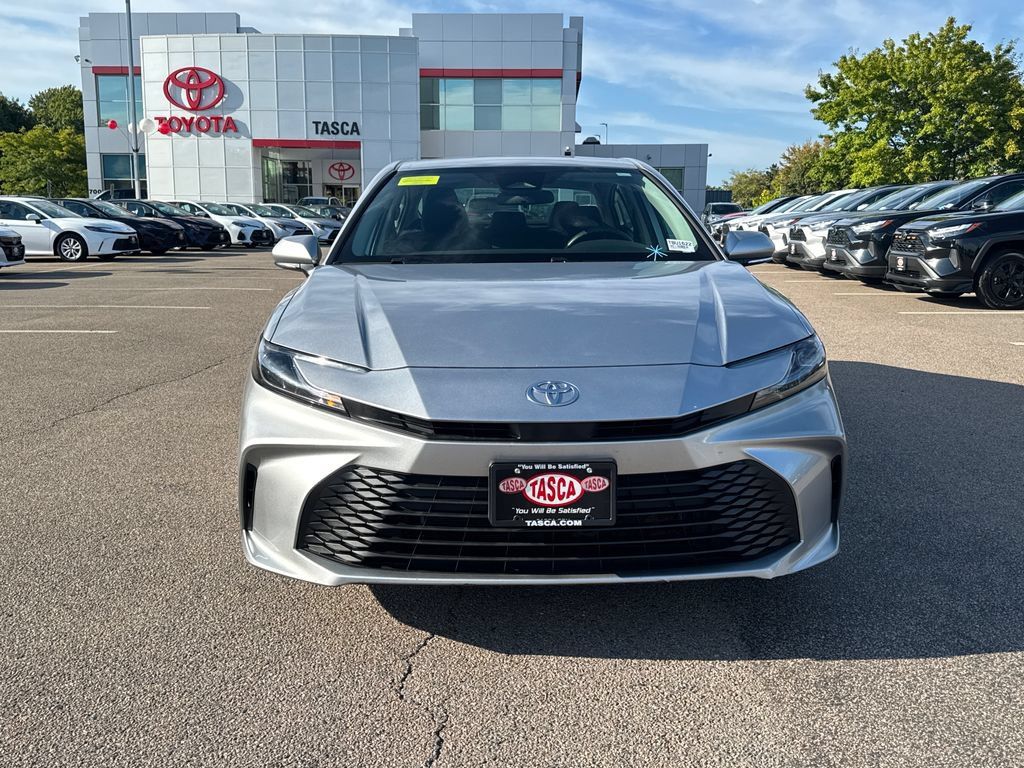 Used 2025 Toyota Camry LE FWD image 2