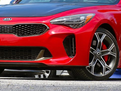 Used 2018 Kia Stinger GT2 AWD/4WD image 3