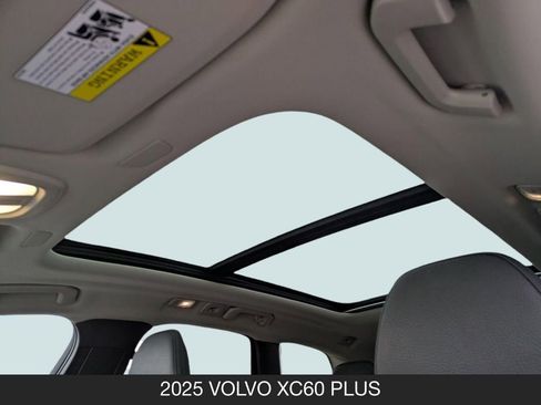 Used 2025 Volvo XC60 B5 Plus AWD/4WD image 21