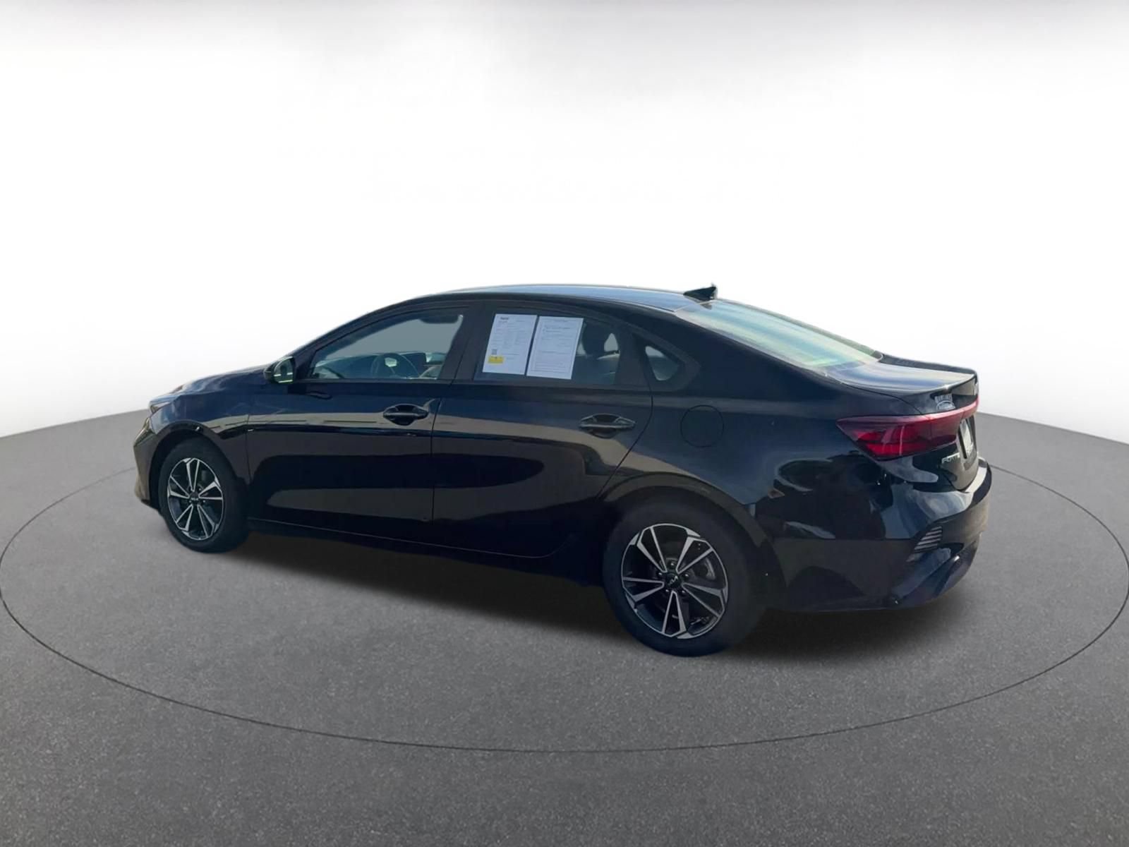 Used 2024 Kia Forte LXS FWD image 9