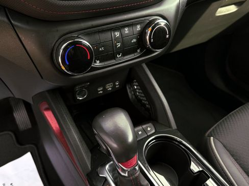 Used 2022 Chevrolet TrailBlazer RS FWD image 17