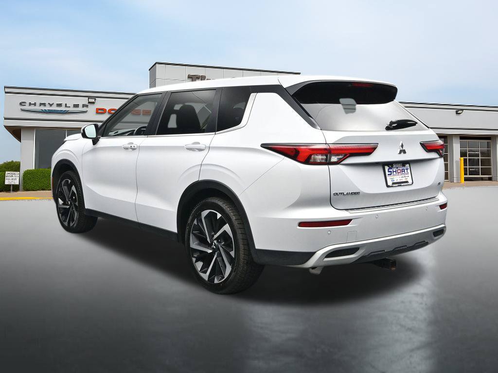 Used 2024 Mitsubishi Outlander SE AWD/4WD image 3