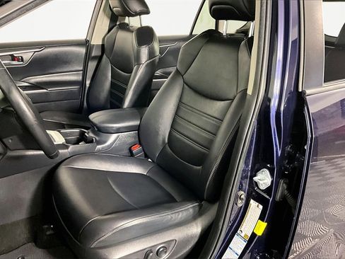 Used 2021 Toyota RAV4 XLE Premium image 21