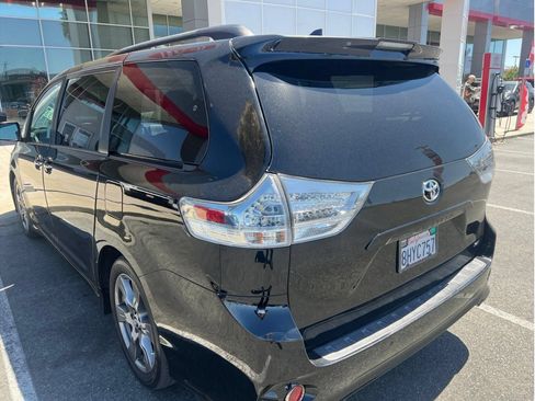 Used 2019 Toyota Sienna SE Premium FWD image 5