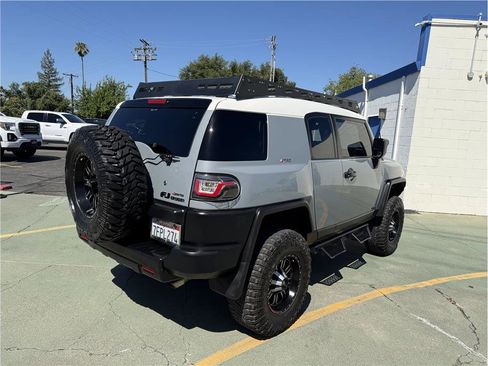 Used 2014 Toyota FJ Cruiser 4WD w/ Convenience Package image 6