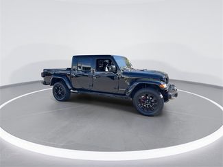 Used 2023 Jeep Gladiator Overland video 2