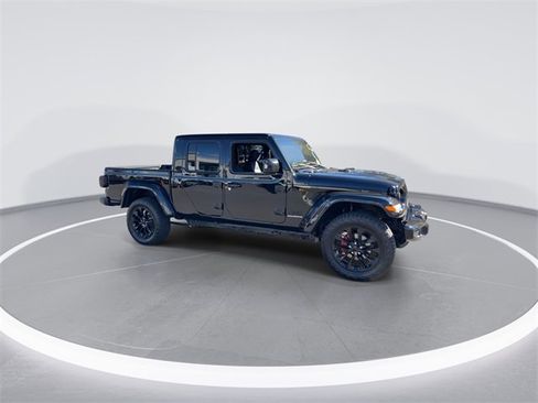 Used 2023 Jeep Gladiator Overland image 2