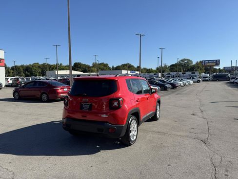 Used 2021 Jeep Renegade Latitude FWD image 3