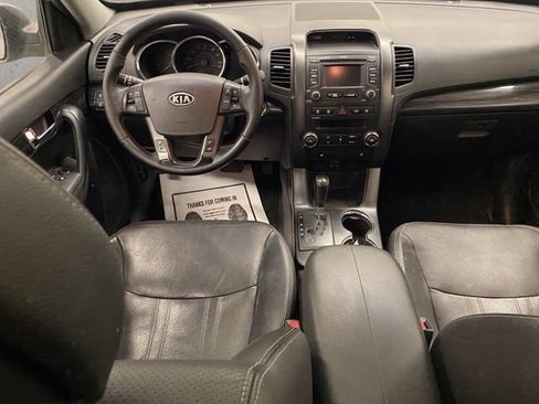 Used 2013 Kia Sorento EX w/ EX V6 Premium Pkg AWD/4WD image 2