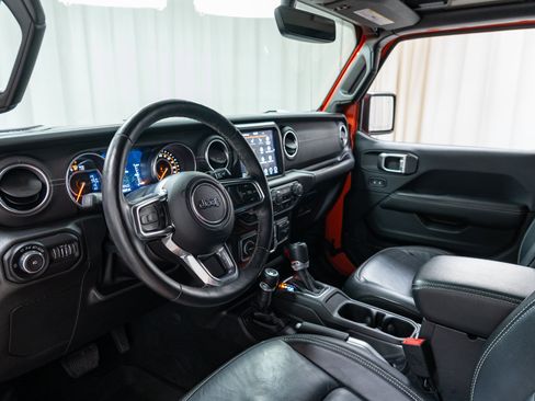 Used 2019 Jeep Wrangler Unlimited Sahara w/ Quick Order Package 24M Moab AWD/4WD image 12