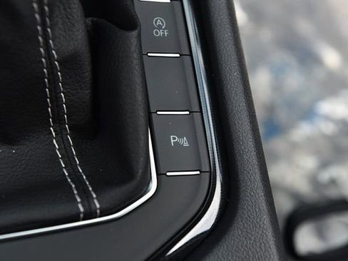 New 2026 Volkswagen Taos SE image 18