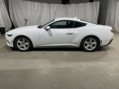 Used 2026 Ford Mustang Premium RWD image 4