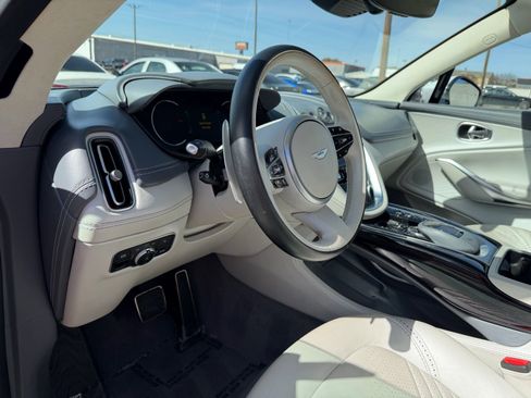 Used 2021 Aston Martin DBX image 17