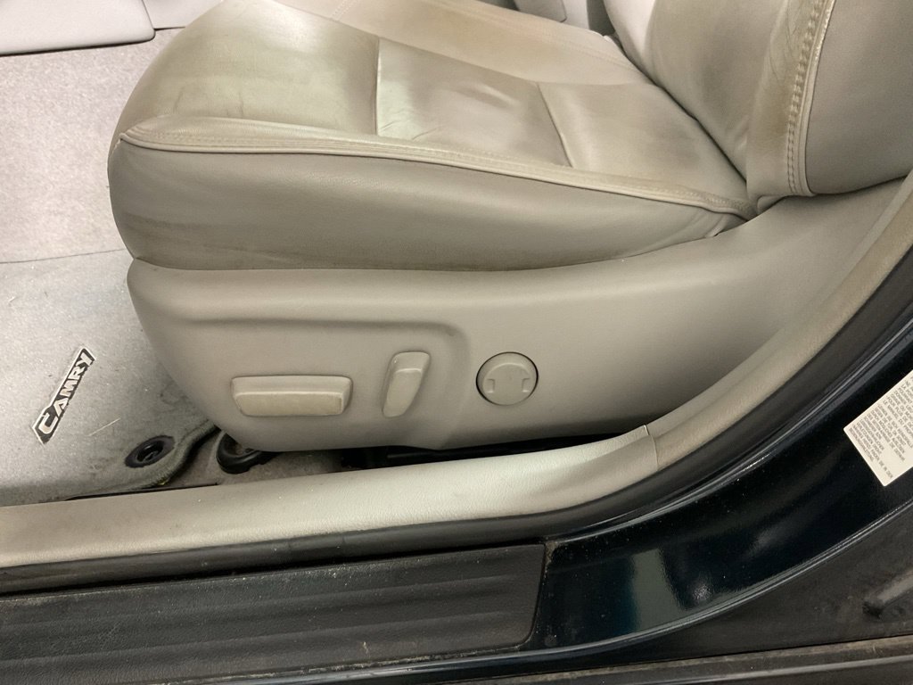 Used 2017 Toyota Camry XLE w/ Convenience Package FWD image 20