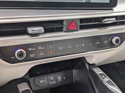 Certified 2025 Kia Sorento S w/ Panoramic Sunroof Package image 31