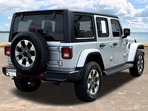 Used 2023 Jeep Wrangler Unlimited Sahara w/ Dual Top Group AWD/4WD image 8